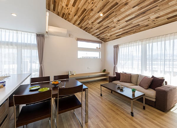 木目と陽光で癒したっぷり　ぬくもりあふれる平屋の住まい
